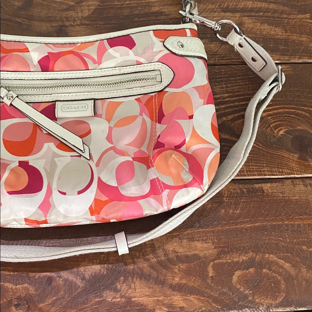 Coach Signature Pink Bag - Picture 3 of 16